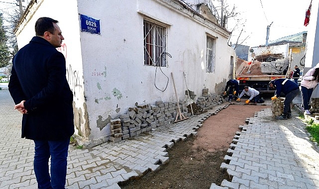 Bornova’da yol seferberliği sürüyor