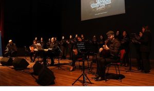 Bu koro kulakların pasını sildi