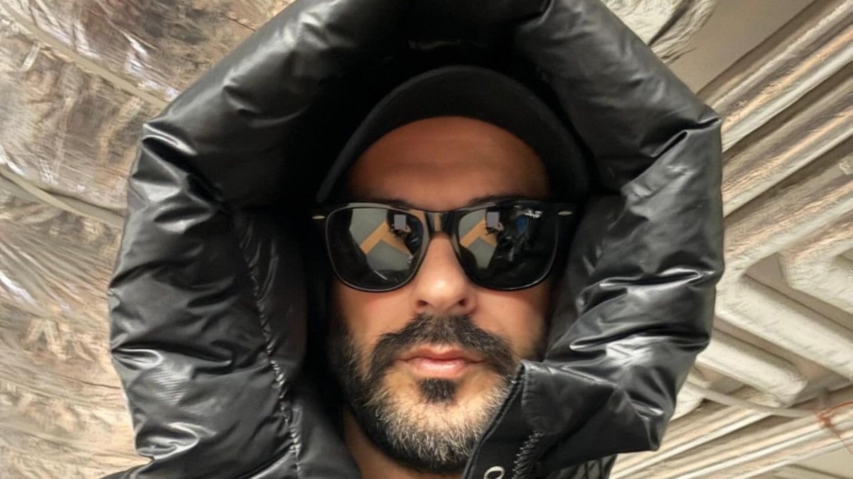 Burak Özçivit kazandığı paraların konuşulmasına sinirlendi: Biraz saygı