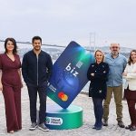 Burak Özçivit, Prof. Dr. Sinan Canan ve Açelya Akkoyun, Hayat Finans’ın ‘yeni nesil aile kartı’ için aynı sahnedeydi