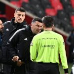 Burak Yılmaz, gördüğü kırmızı kart için özür diledi!