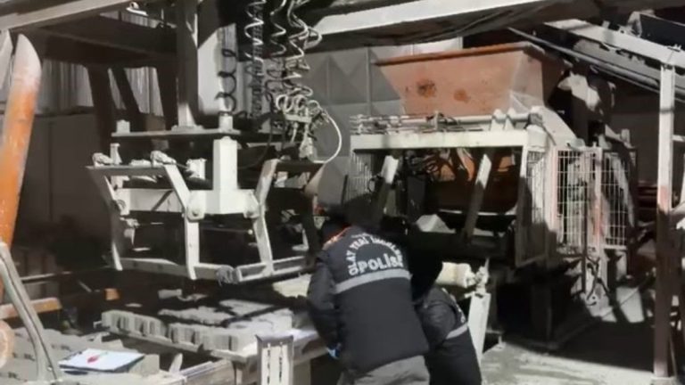 Burdur’da pres makinesine sıkışan işçi yaralandı