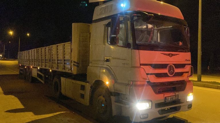 Burdur’da uygulama noktasında kaçış: Tır sürücüsü ehliyetsiz ve asker kaçağı çıktı