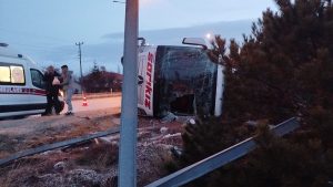 Burdur’da yolcu otobüsü devrildi: 12 kişi yaralandı