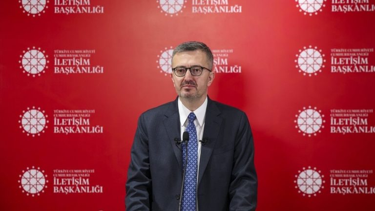 Burhanettin Duran: Gazeteciler tarihin yazılışına tanıklık ediyor