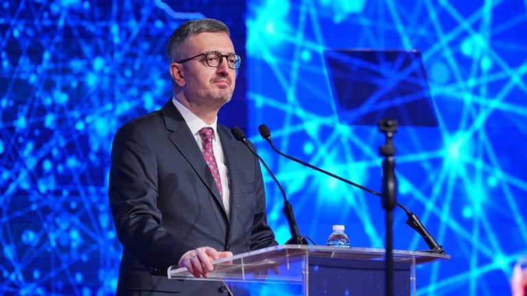 Burhanettin Duran’dan yapay zeka değerlendirmesi: Gazetecilikte faydalanılması gereken büyük bir imkan