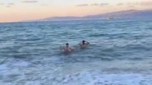 Bursa’da dondurucu soğukta deniz keyfi