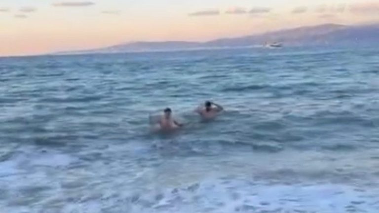 Bursa’da dondurucu soğukta deniz keyfi