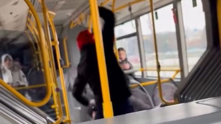 Bursa’da halk otobüsünde yer verme tartışması kavgaya dönüştü