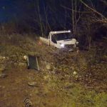 Bursa’da kamyonetin kopardığı bariyerler otomobillerin üzerine düştü