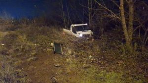 Bursa’da kamyonetin kopardığı bariyerler otomobillerin üzerine düştü