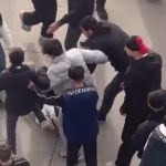 Bursa’da karne alan lise öğrencilerinin AVM otoparkındaki kavgası kamerada