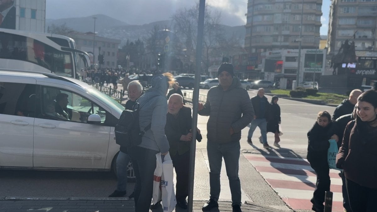 Bursa’da lodos nedeniyle trafik lambasına tutundular