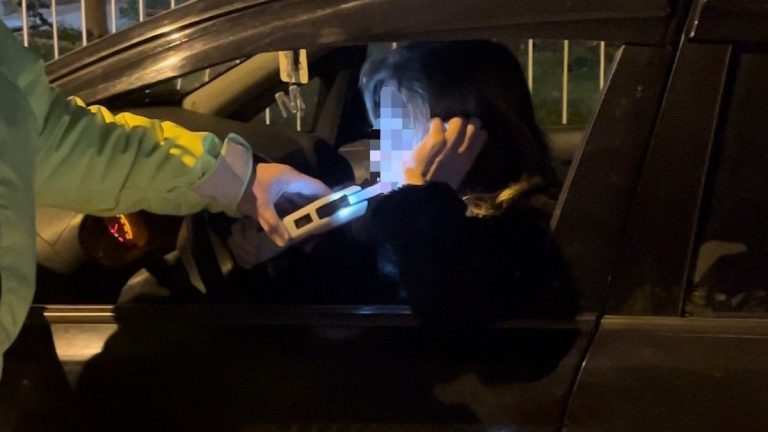 Bursa’da polislerin alkollü kadın sürücüyle imtihanı: Eşim gelmeden inmem