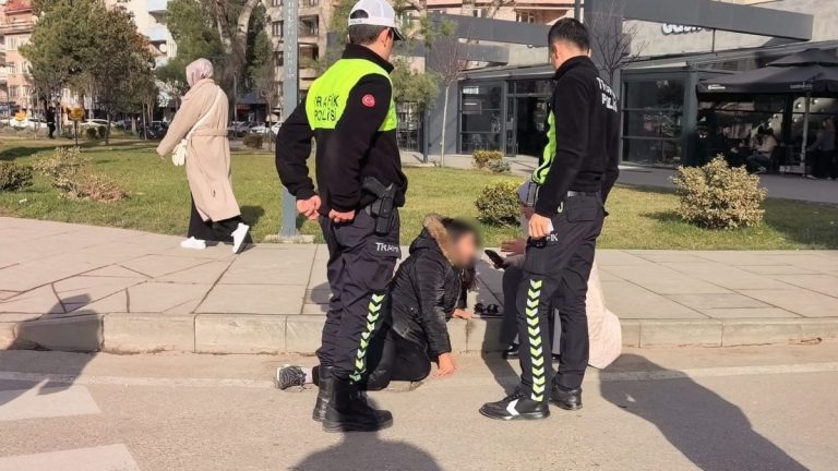 Bursa’da yaya geçidinde kaza: 2 yaralı