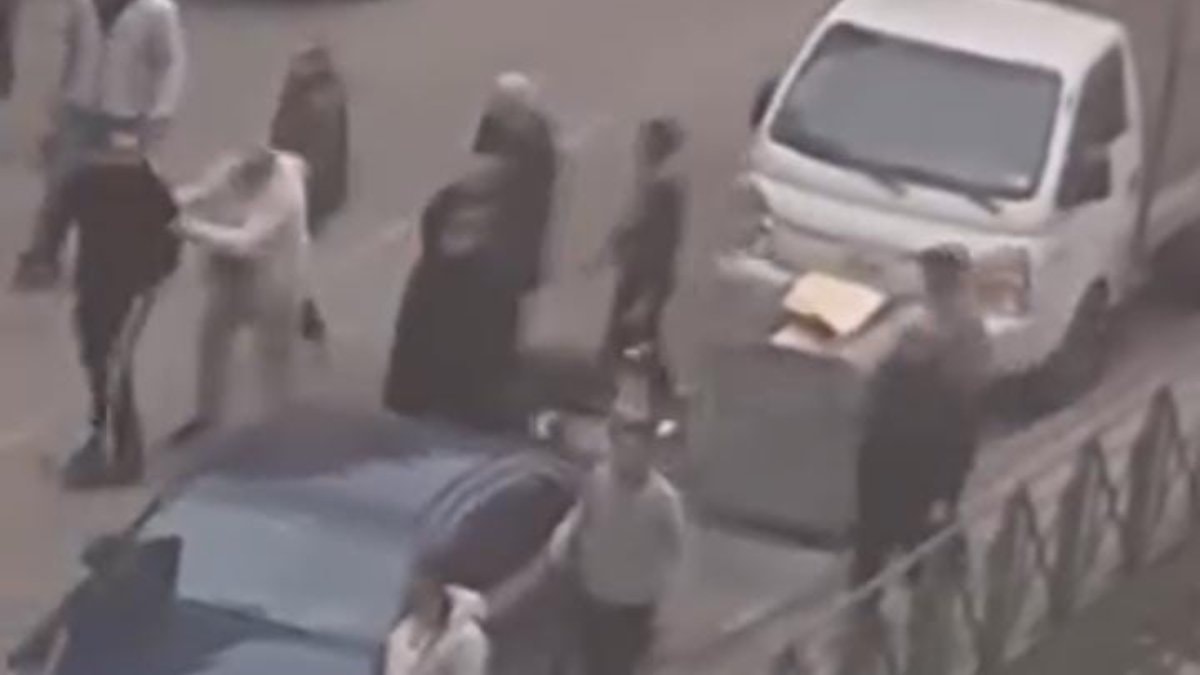 Bursa’da yol ortasında kavga kamerada