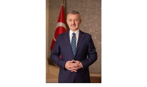 Büyükakın, öğretmen ve öğrencileri tebrik etti