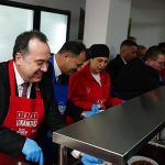Büyükşehir’den Demirci’de Sosyal Belediyecilik Adımı: Kent Lokantası, Halk Mandıra ve Halk Ekmek Vatandaşların Hizmetine Açıldı