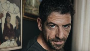 Cemal Hünal’ın yeni hobisi! Bıçak üretti