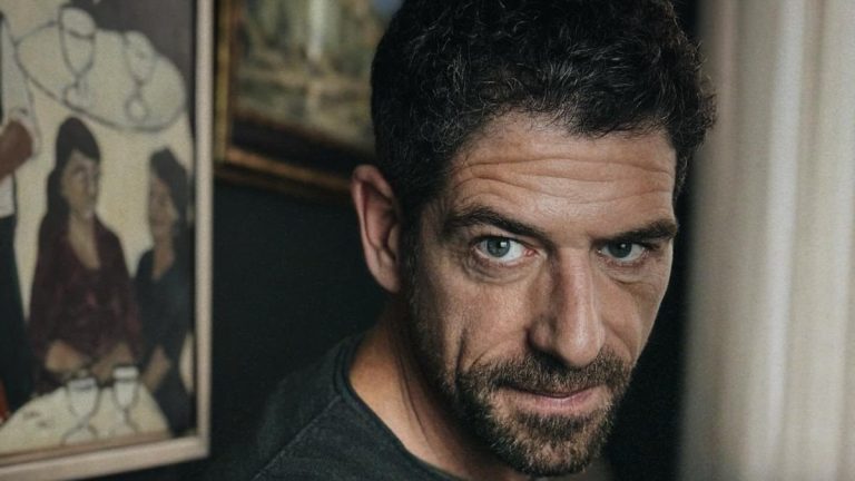 Cemal Hünal’ın yeni hobisi! Bıçak üretti