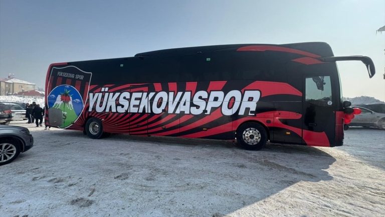 Cumhurbaşkanı Erdoğan, Yüksekovaspor’a otobüs hediye etti