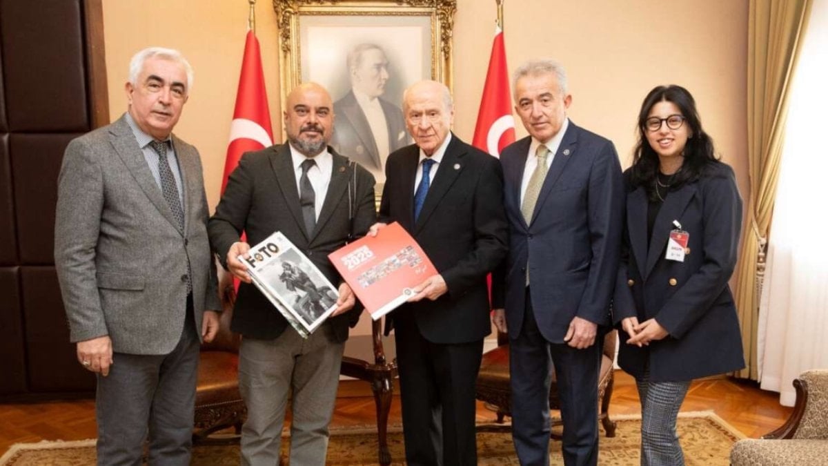 Devlet Bahçeli, Türkiye Foto Muhabirleri Derneği Yönetim Kurulu üyelerini ağırladı