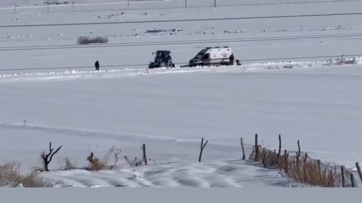 Diyarbakır’da ambulans kara saplandı