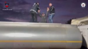 Diyarbakır’da atık tankerinde 32 kaçak göçmen yakalandı