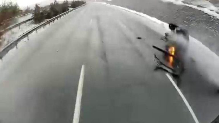 Diyarbakır’da gizli buzlanma ve hız kazaya yol açtı