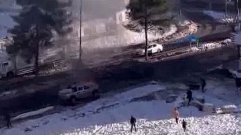 Diyarbakır’da seyir halindeki pikap alev aldı