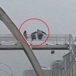 Diyarbakır’da üst geçitten kar topu atan çocuklar darbedildi