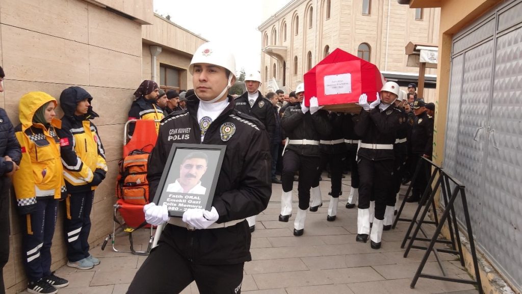Diyarbakır’da yaralandıktan 19 ay sonra yaşamını yitiren polise son görev