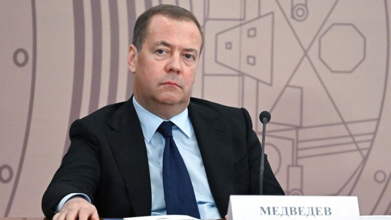 Dmitriy Medvedev: Geçen yıl Rus ordusuna 454 binin üzerinde kişi katıldı