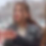 Elazığ’da durakta genç kızları görüntüleyen şahsa kadın muhtar müdahale etti