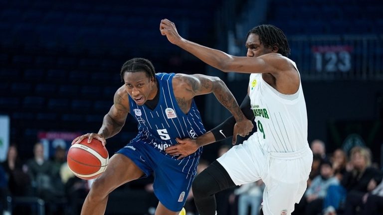 Erokspor, Anadolu Efes karşısında galip geldi