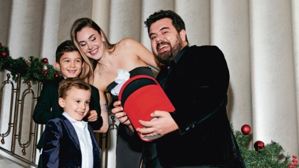 Eser Yenenler kedinin üzerine oturdu! Berfu Yenenler paylaştı