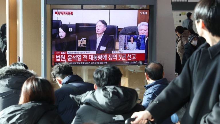 Eski Güney Kore Devlet Başkanı Yoon’a hapis cezası