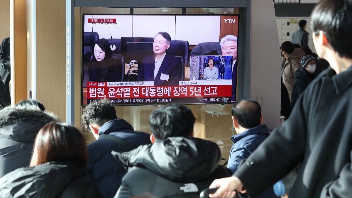 Eski Güney Kore Devlet Başkanı Yoon’a hapis cezası