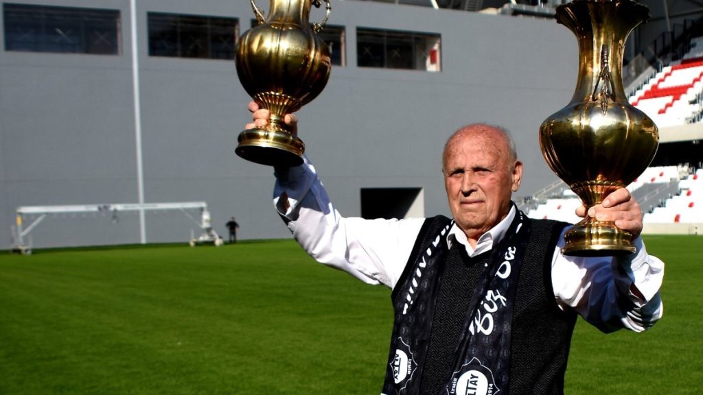 Eski milli futbolcu Ayfer Elmastaşoğlu yaşamını yitirdi