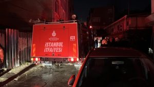 Fatih’te 5 katlı binada yangın