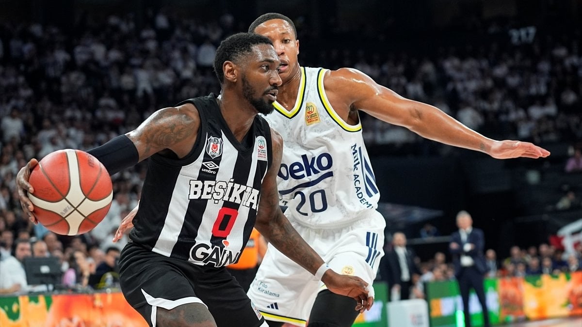 Fenerbahçe, Beşiktaş’a ligdeki ilk yenilgisini yaşattı