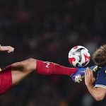 Fenerbahçelilerin paylaştığı kare: Tekmeye kafa sokan Matteo Guendouzi…