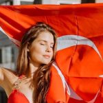 Fenomen Amanda Cerny’den Türk bayraklı poz! “2016’ya dönüş…”