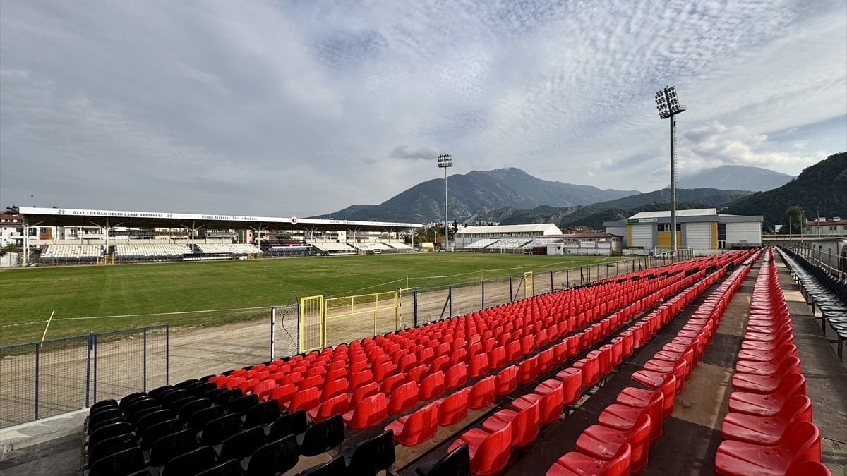 Fethiye İlçe Stadı’nda Galatasaray maçı hazırlıkları sürüyor