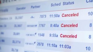 Frankfurt Havalimanı’nda zorlu kış şartları nedeniyle uçuşlarda iptal ve gecikme yaşanıyor