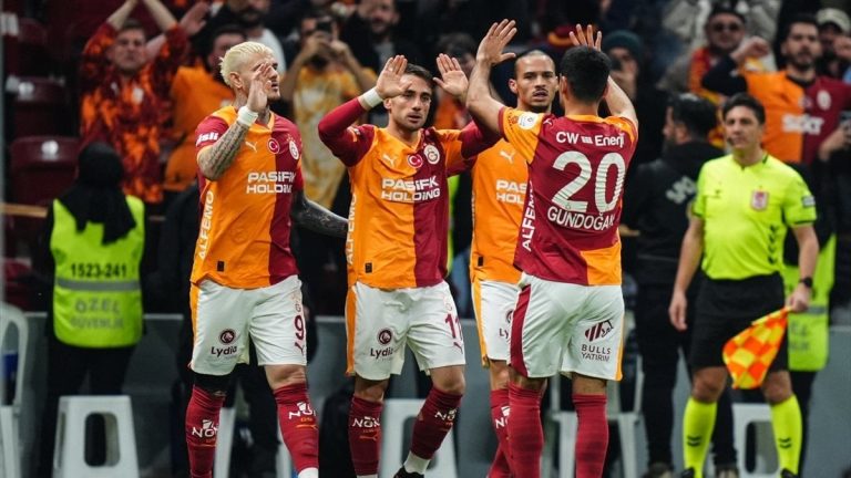 Galatasaray ocak ayında dört kulvarda maça çıkacak
