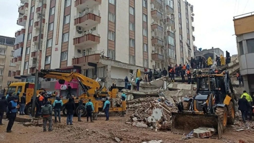 Gaziantep’te 51 kişiye mezar olan Furkan Apartmanı’nda kolon kesildiği iddiası