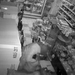 Gaziantep’te dehşet anları: Markete sığınan küçük kızı darbedip, bıçakladı