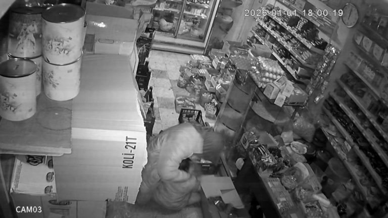 Gaziantep’te dehşet anları: Markete sığınan küçük kızı darbedip, bıçakladı