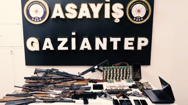 Gaziantep’te dolandırıcılara büyük operasyon: 25 ruhsatsız silah ele geçirildi